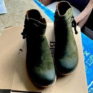 NIB Born Tulum green suede boots 9